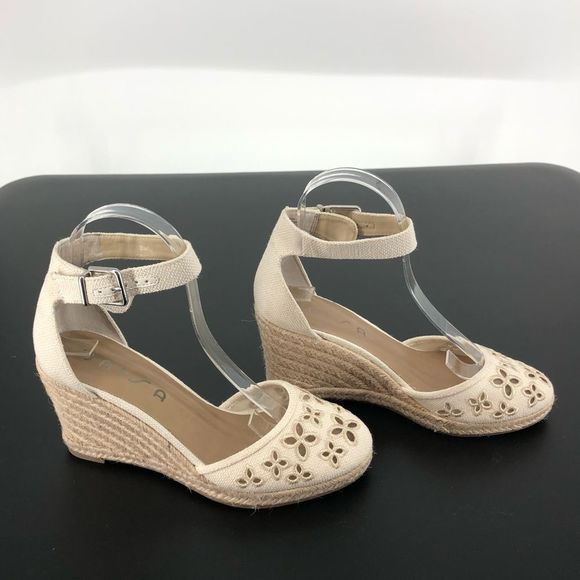 Unisa Unareia Cream Embroidered Eyelet Ankle Strap Espadrille Wedge Sandals 8 - Picture 2 of 15